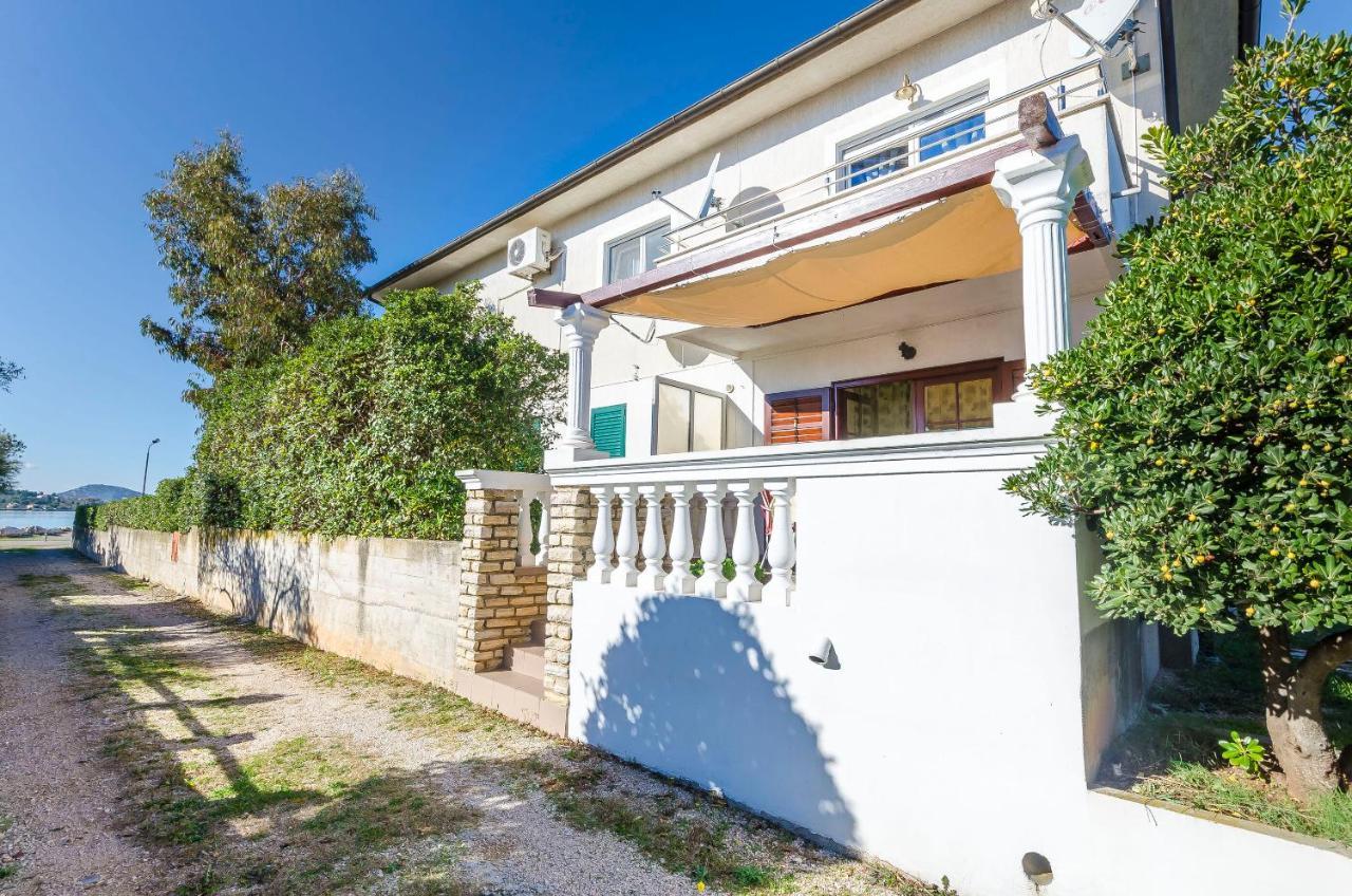 Apartment Robyn On The Beach Srima Exterior photo